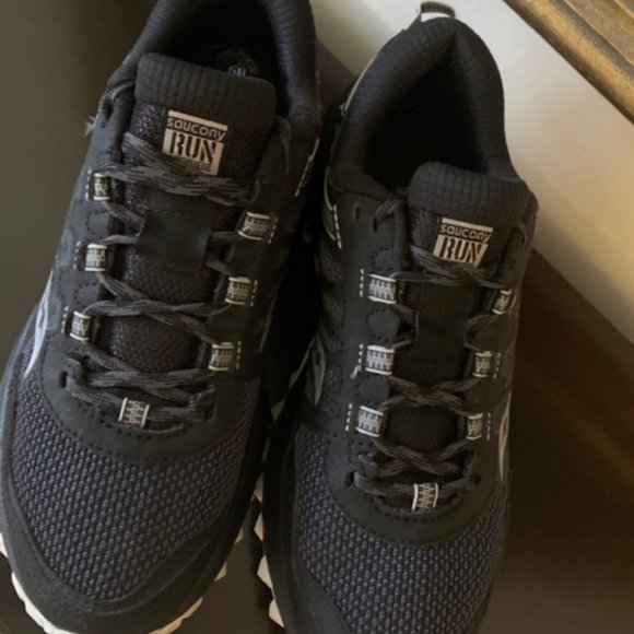 Sneakers - Picture 5 of 7